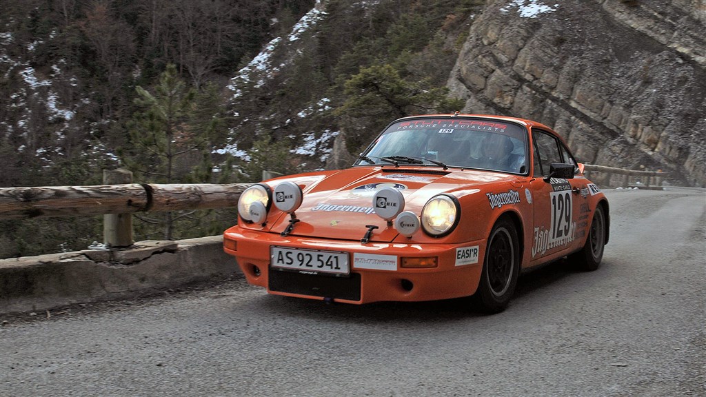 Søren Bunk og Jakob Knudsens fine Porsche 811 SC i sit rette element.
(Foto: Viggo Johansen/Rallypics.dk)